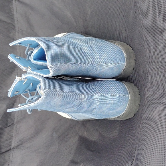 Blue Boots - Picture 3 of 3